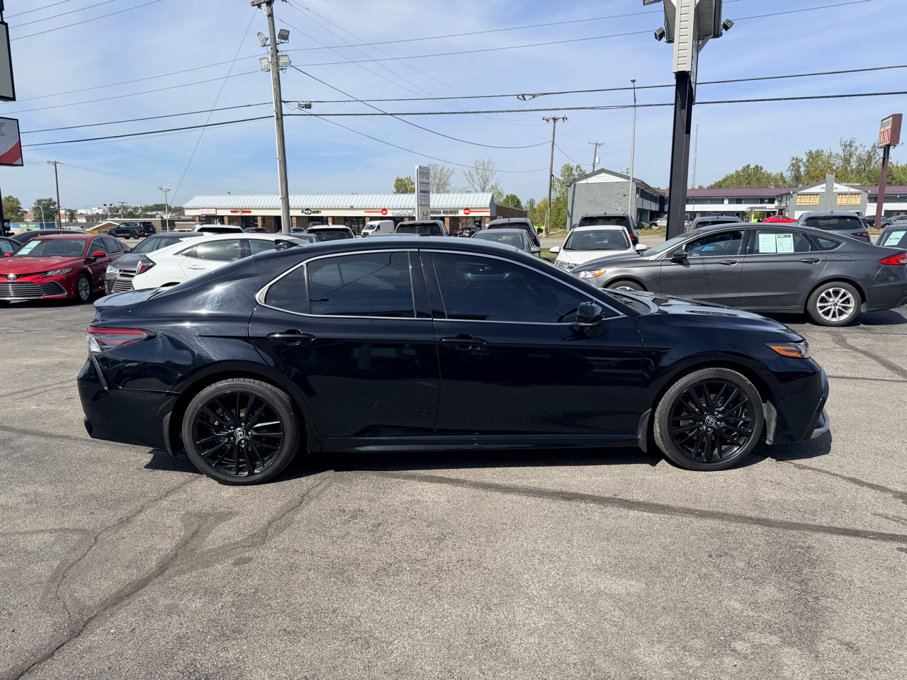 2022 Toyota Camry Hybrid XSE photo 4