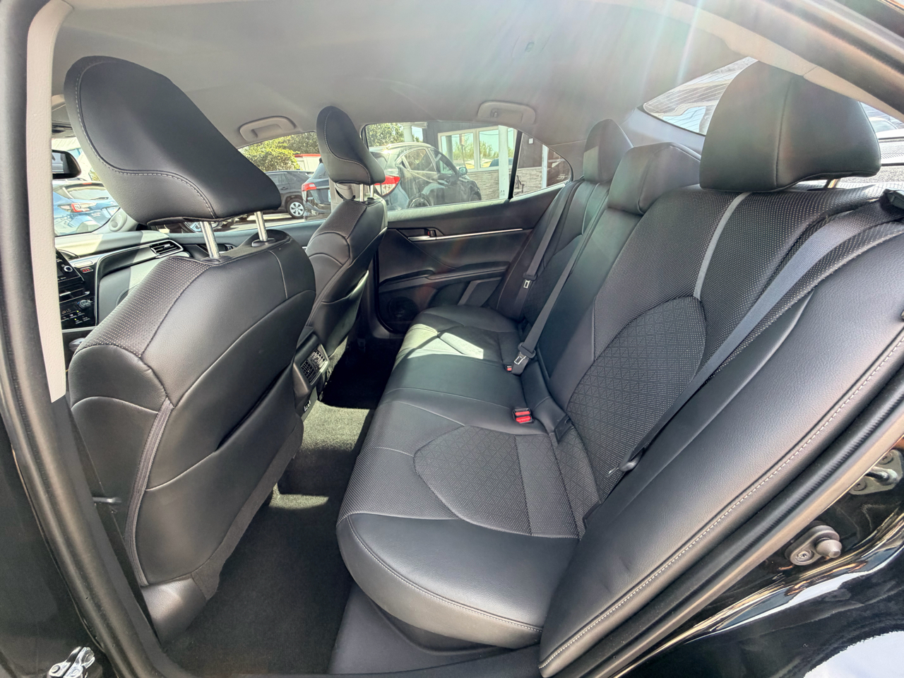 2022 Toyota Camry Hybrid XSE photo 12