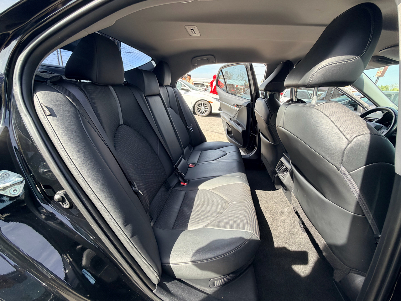 2022 Toyota Camry Hybrid XSE photo 13