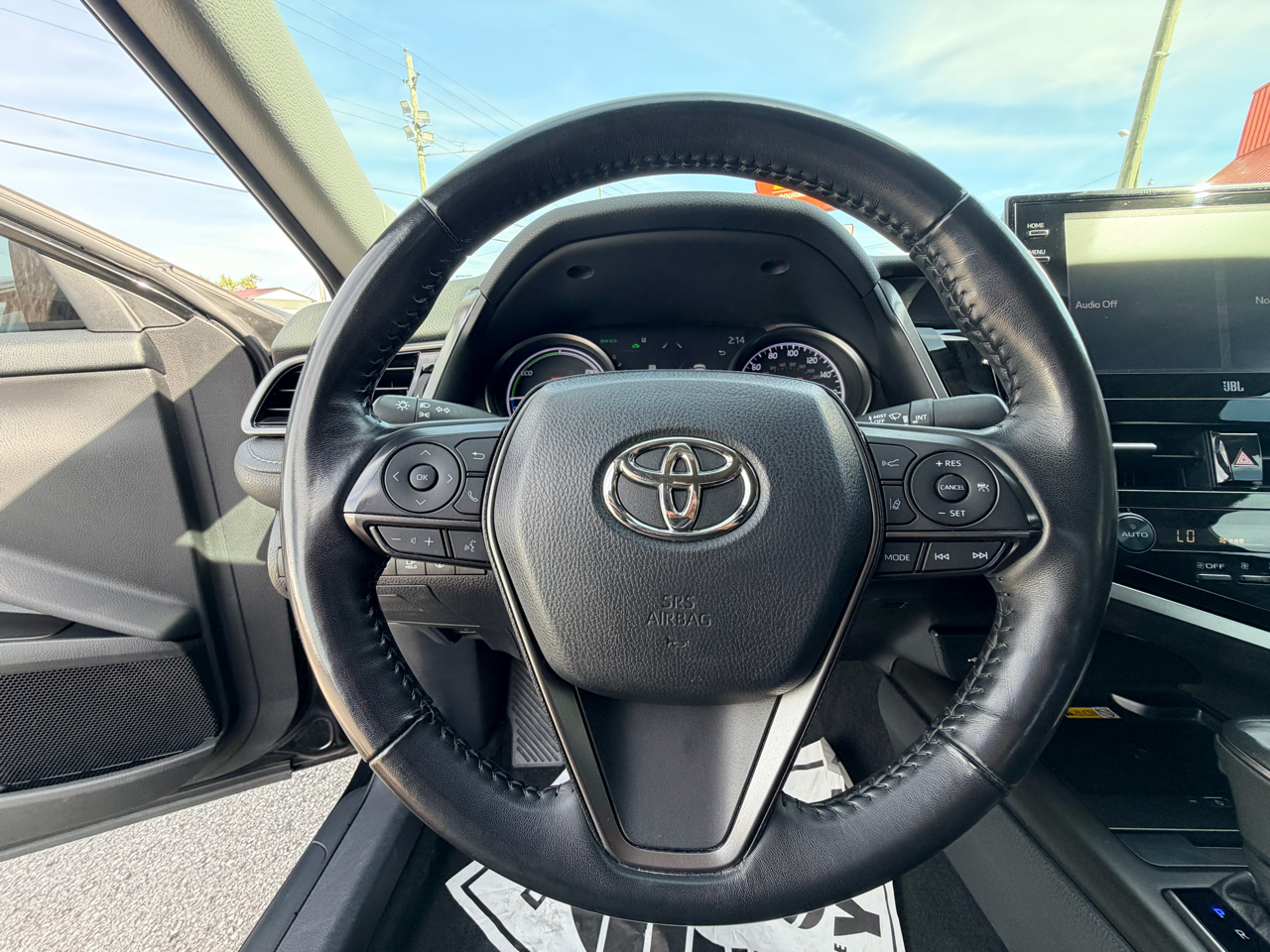 2022 Toyota Camry Hybrid XSE photo 14