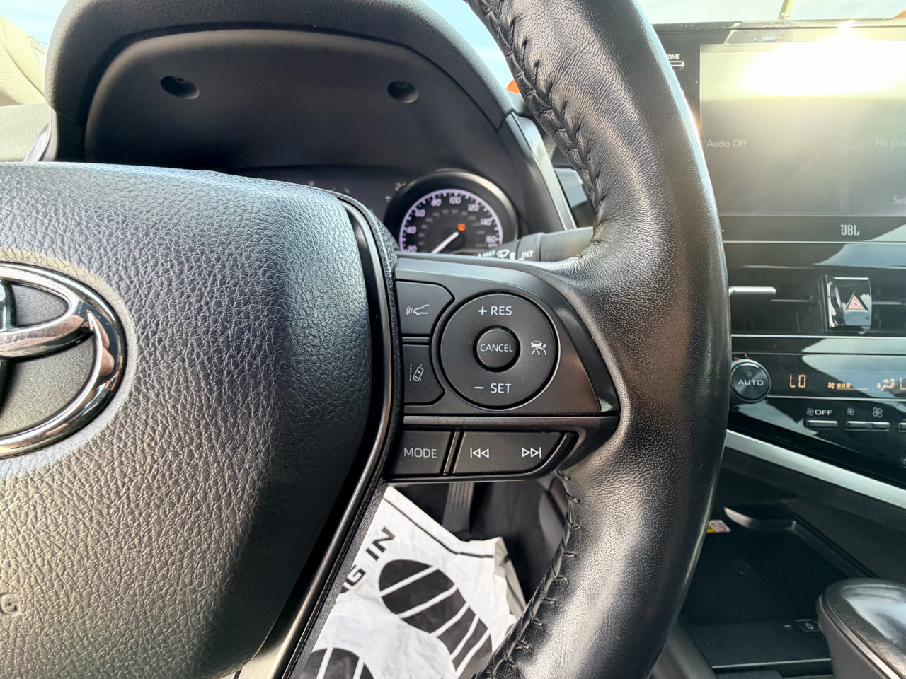 2022 Toyota Camry Hybrid XSE photo 15