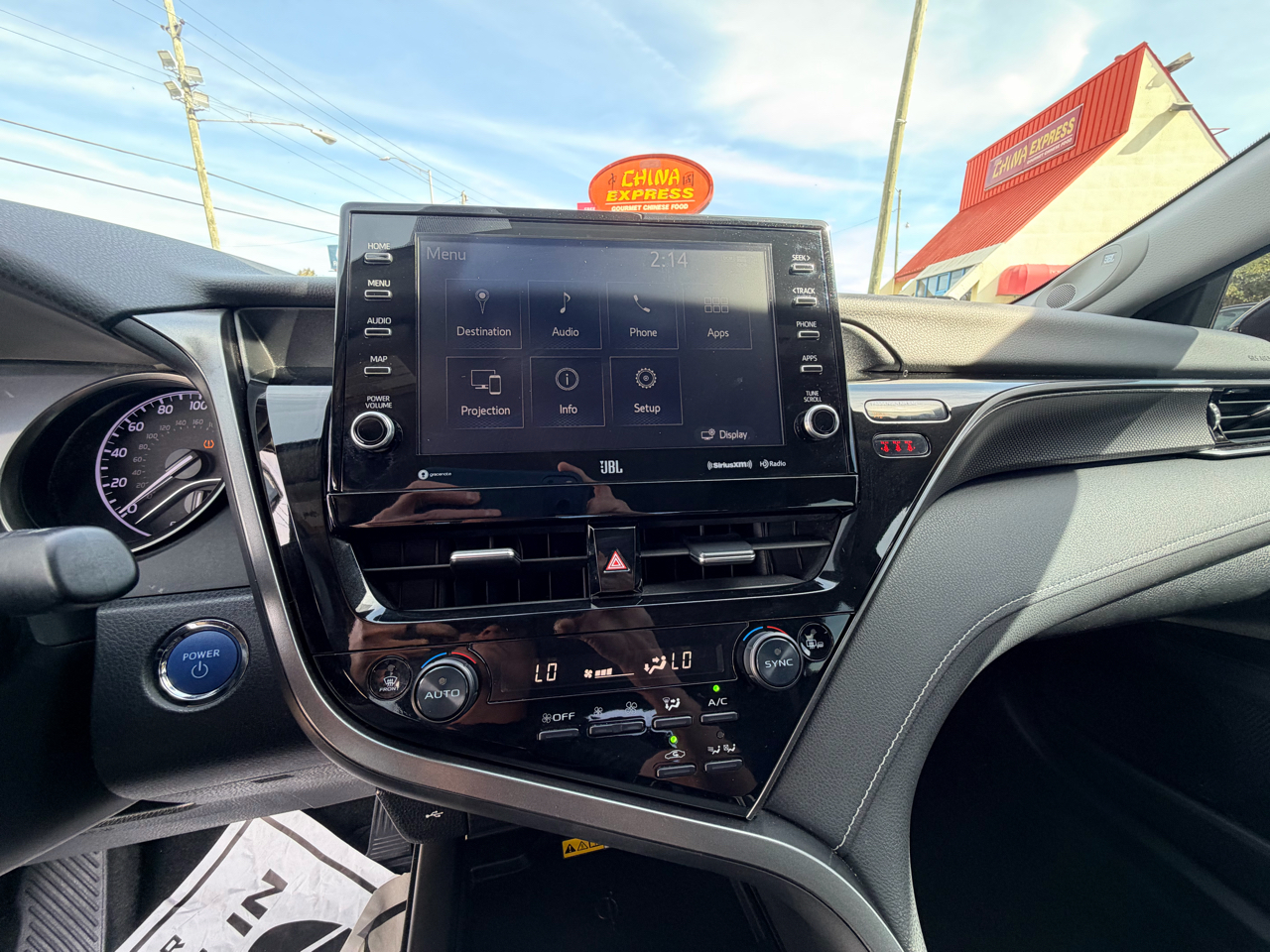 2022 Toyota Camry Hybrid XSE photo 18