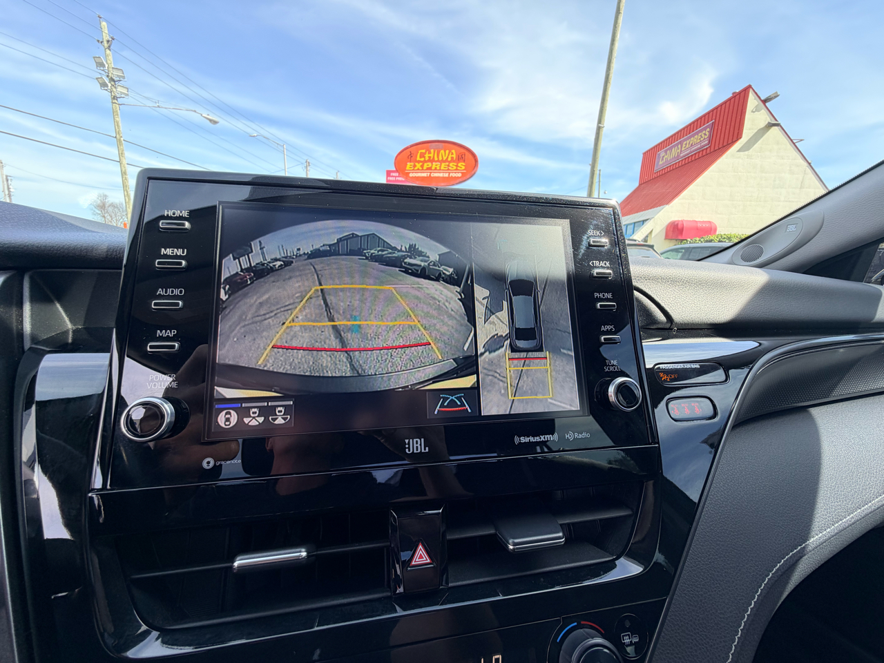 2022 Toyota Camry Hybrid XSE photo 19