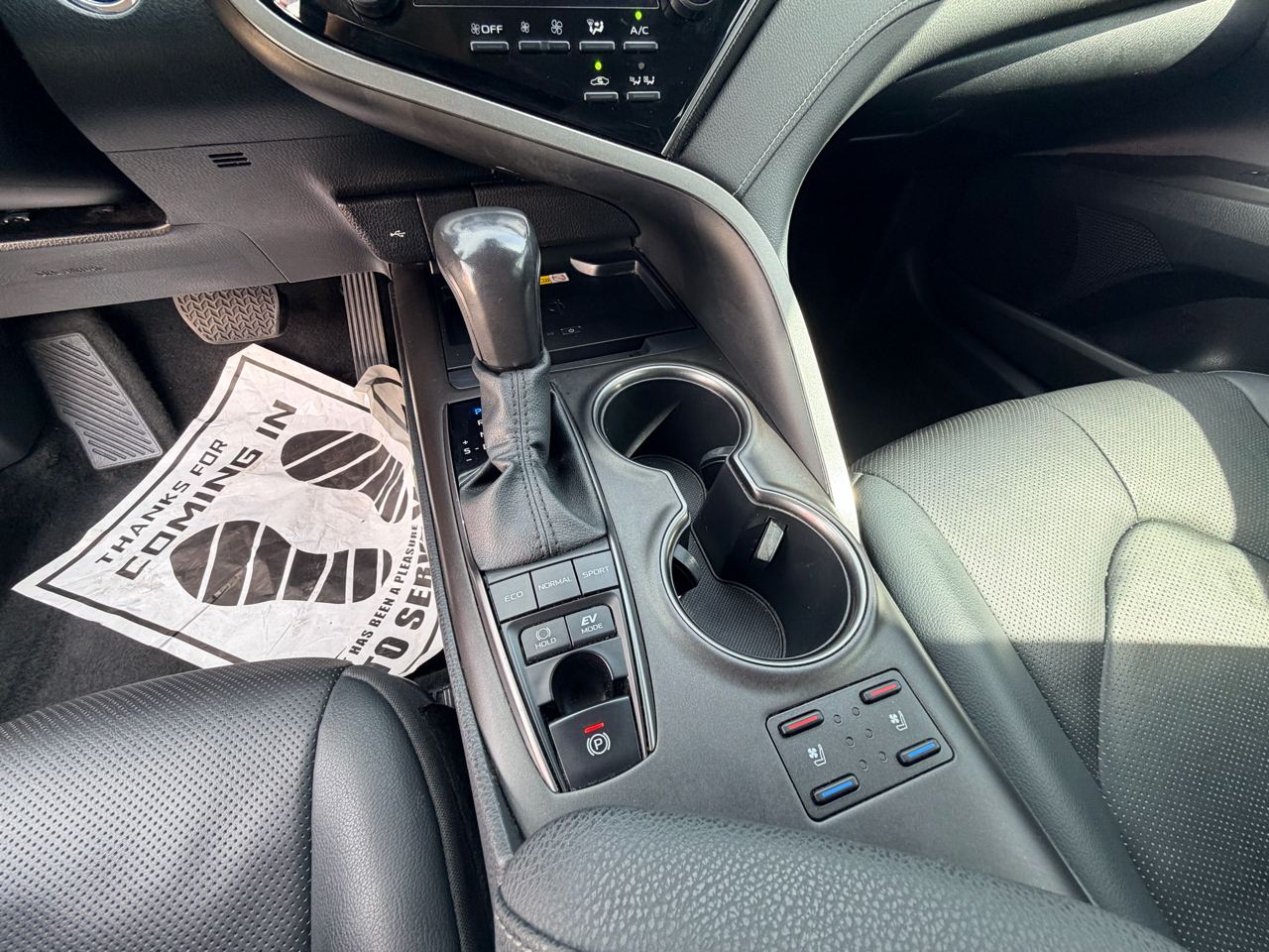 2022 Toyota Camry Hybrid XSE photo 20
