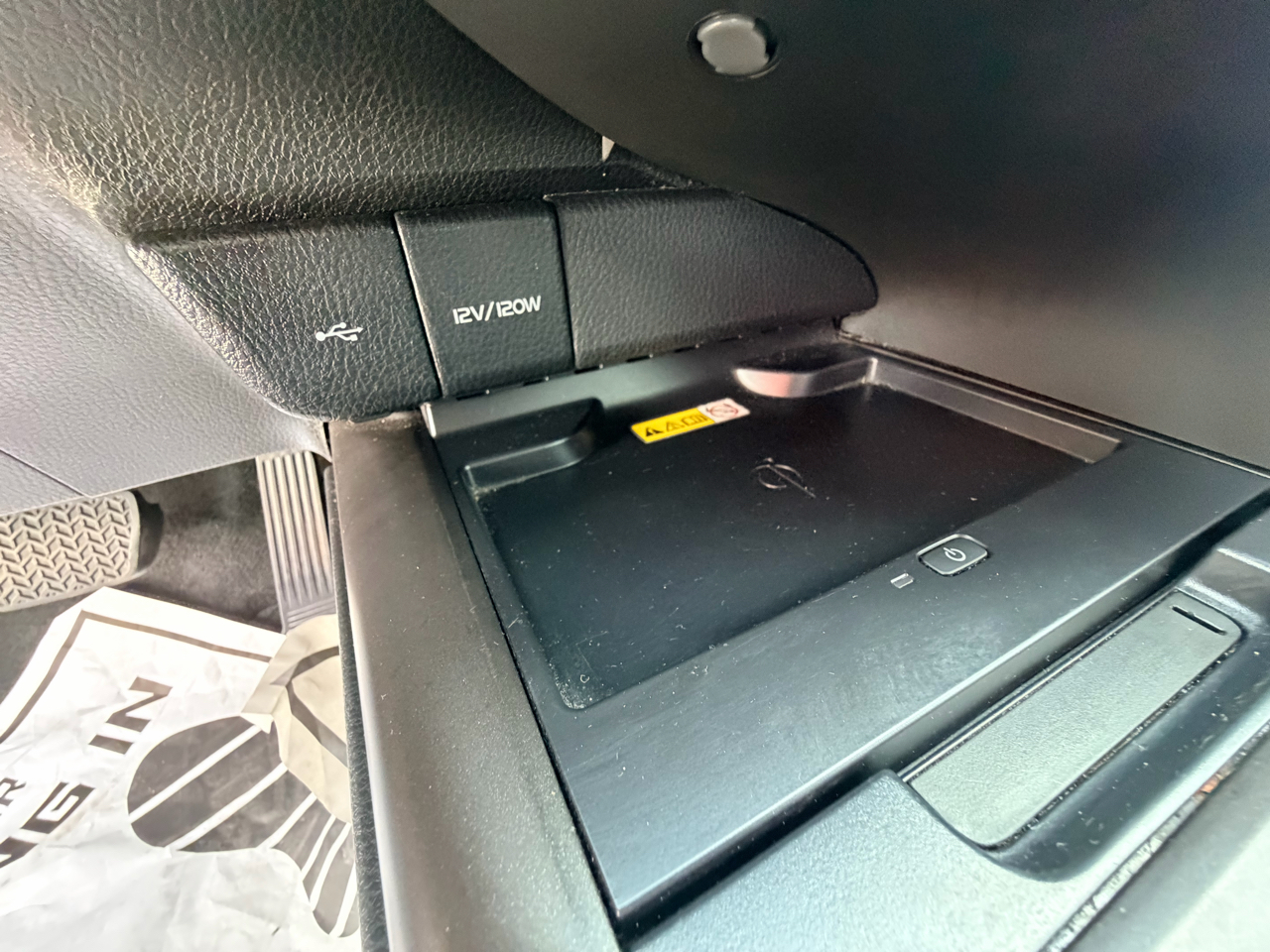2022 Toyota Camry Hybrid XSE photo 21