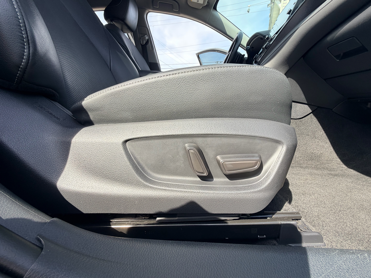 2022 Toyota Camry Hybrid XSE photo 22