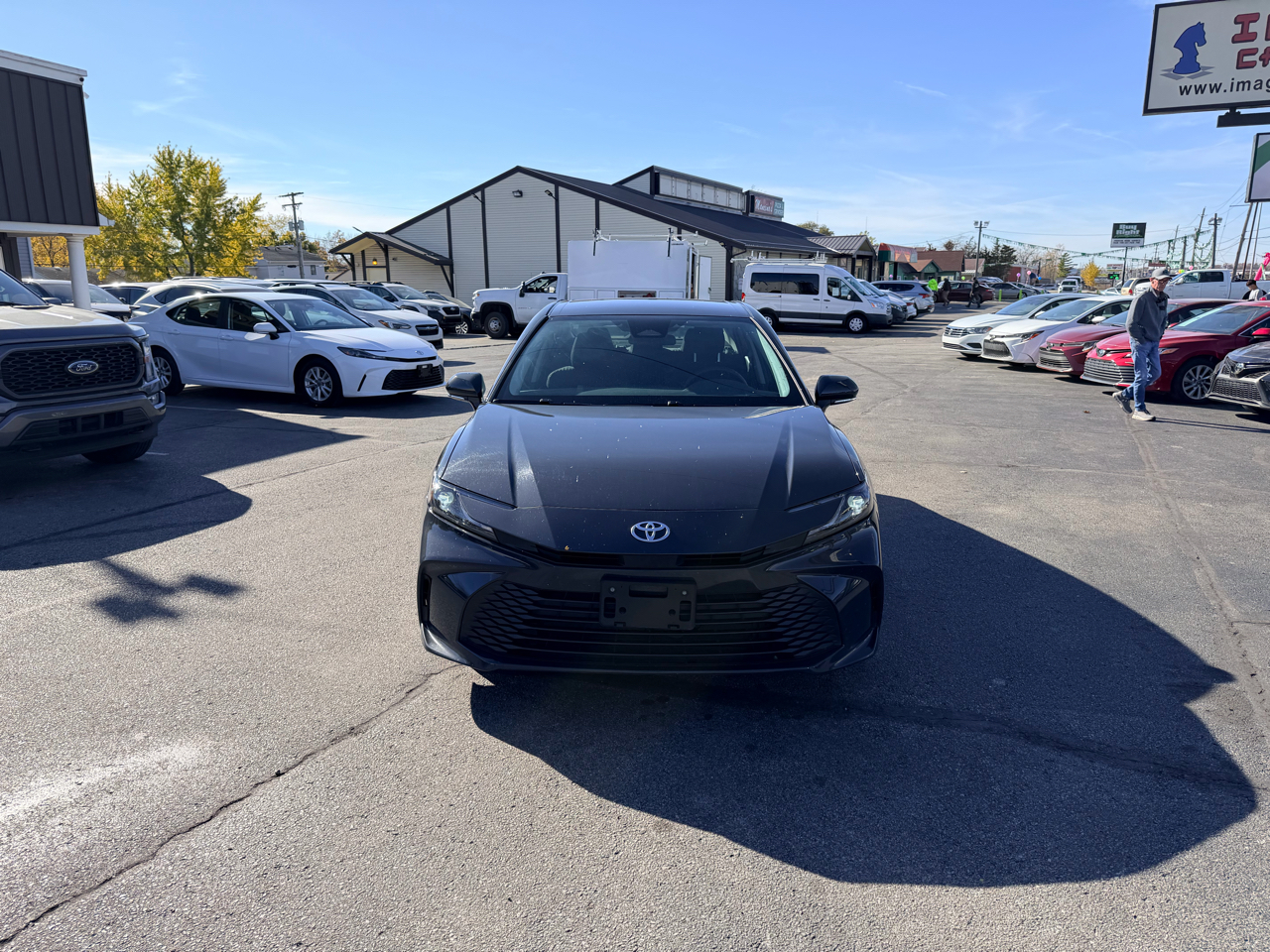 2025 Toyota Camry LE photo 3