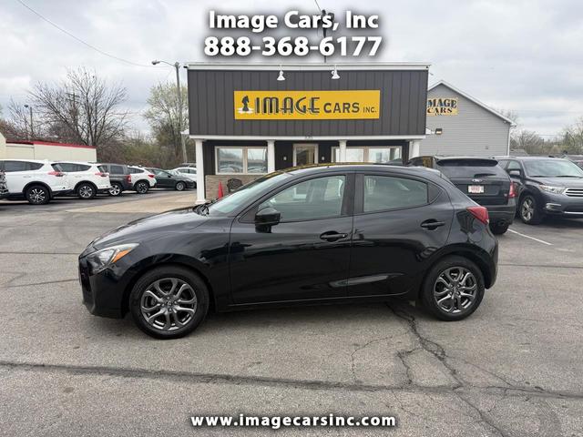 Black 2020 Toyota Yaris XLE Hatchback FWD Hatchback Front-Wheel Drive Automatic