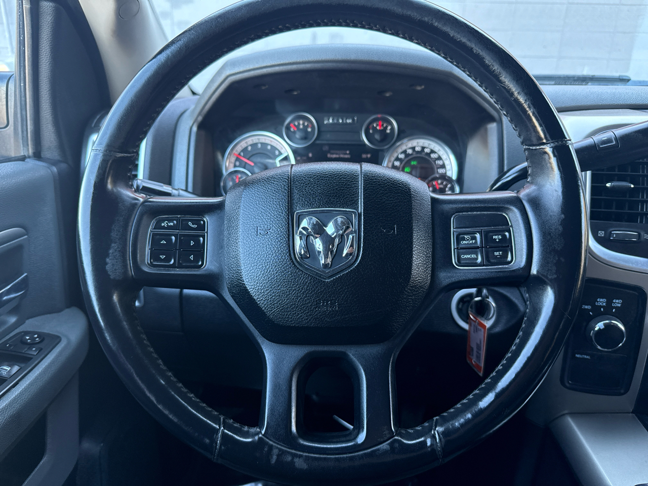 RAM 2500 SLT Crew Cab SWB 4WD 2013 RAM 2500 SLT Crew Cab SWB 4WD 2013