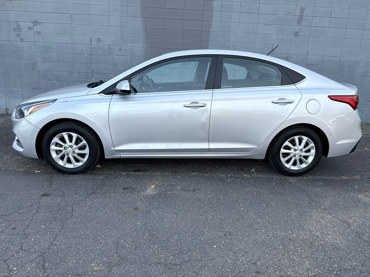 Hyundai Accent SEL 4-Door 6A 2020