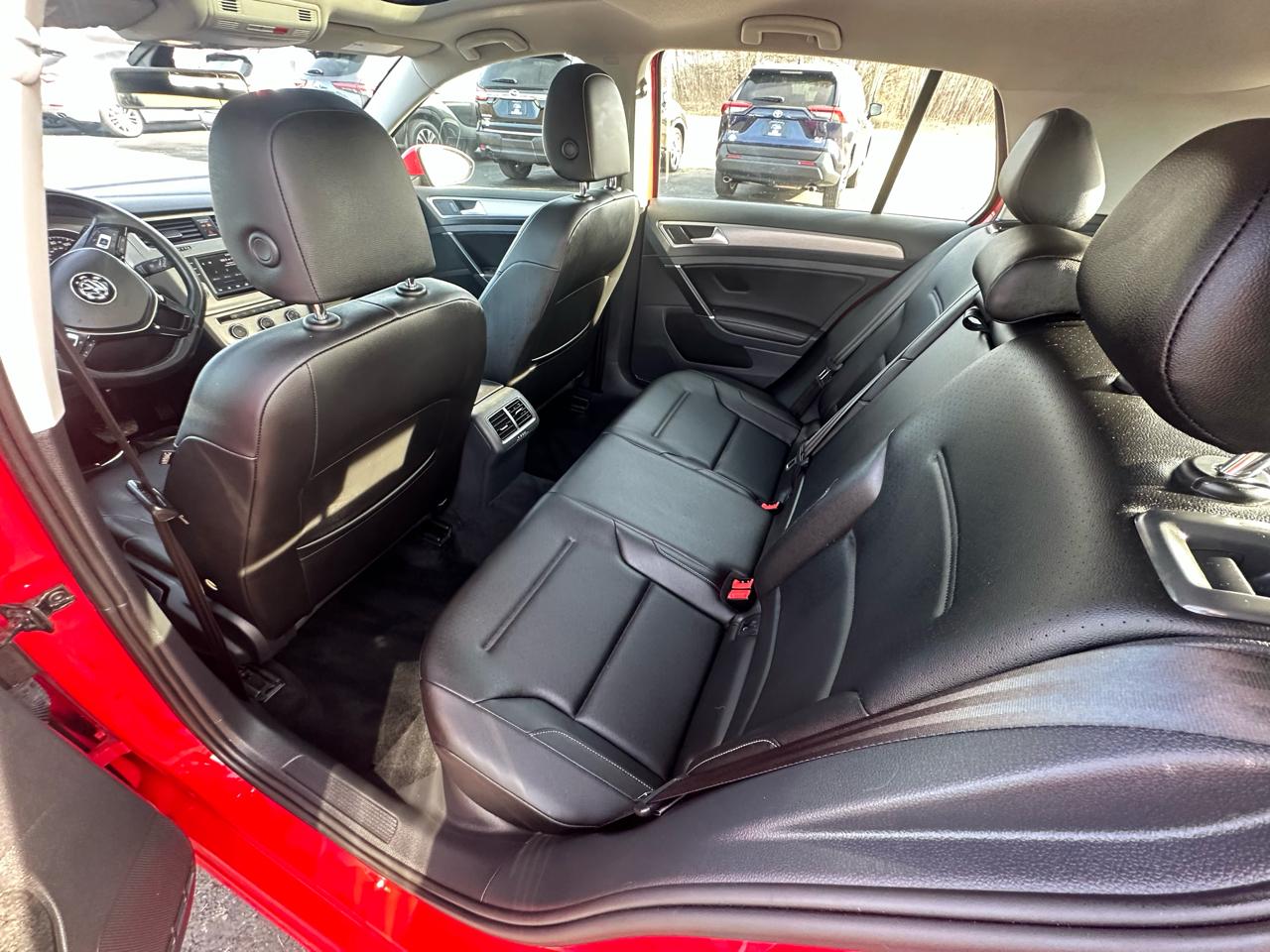 Volkswagen Golf TSI Wolfsburg Edition 6A 2017