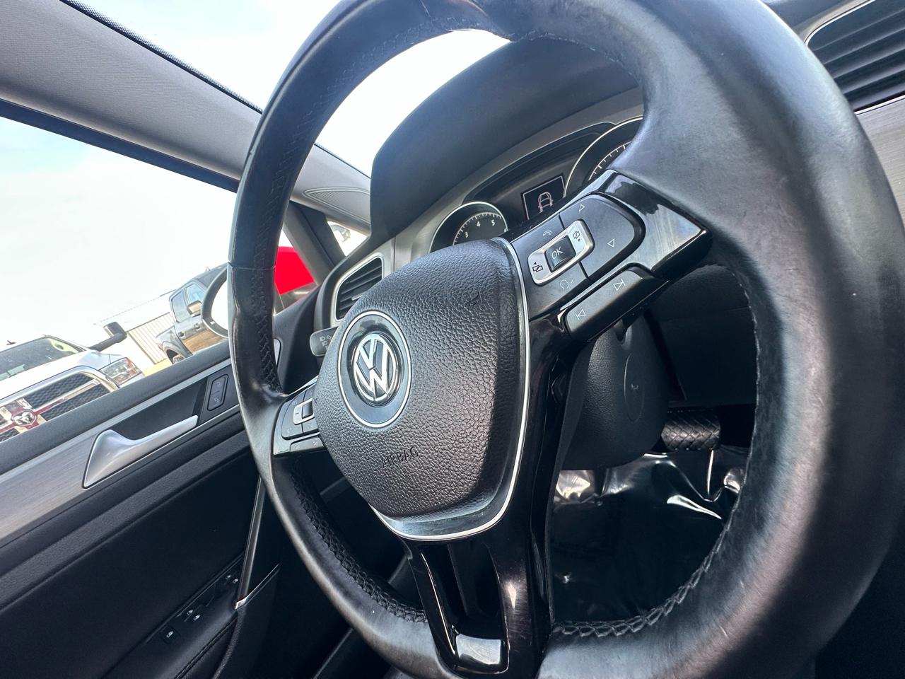 Volkswagen Golf TSI Wolfsburg Edition 6A 2017