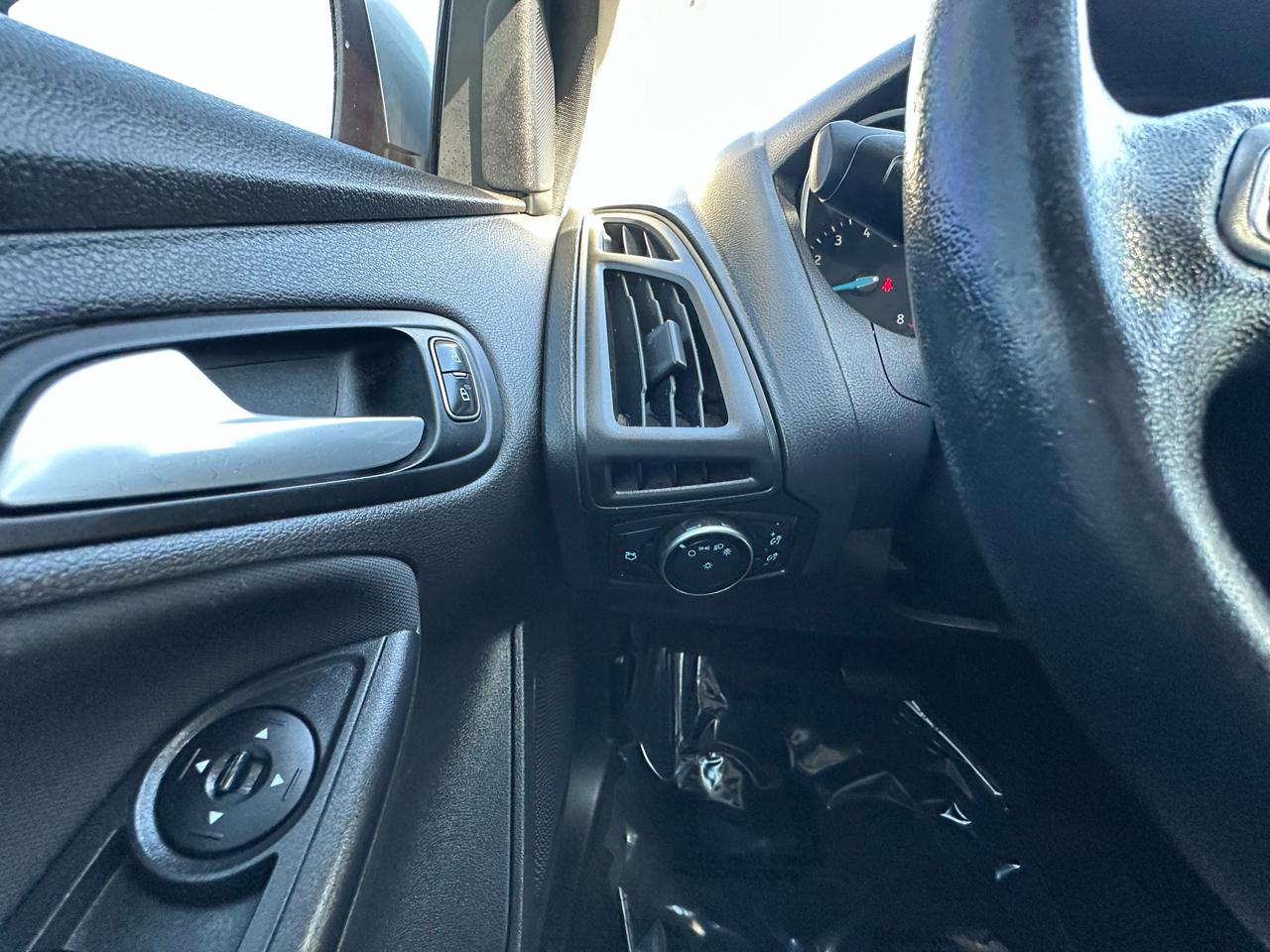 Ford Focus SE Sedan 2016