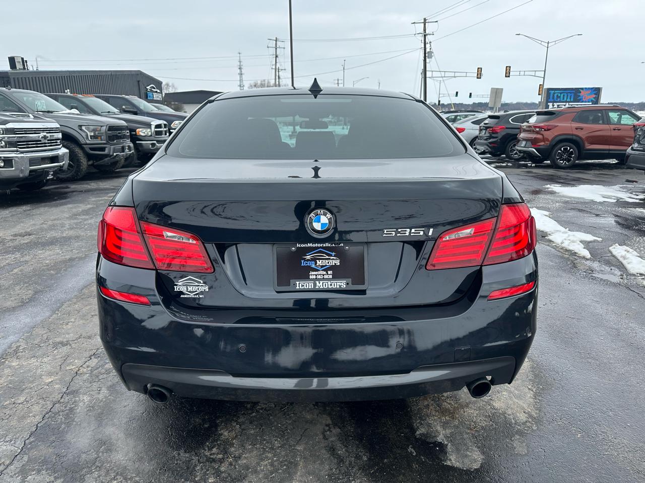 BMW 5-Series 535xi 2011