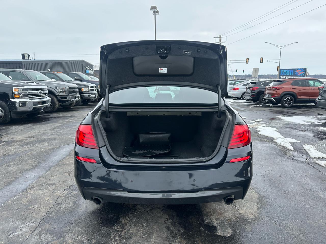 BMW 5-Series 535xi 2011