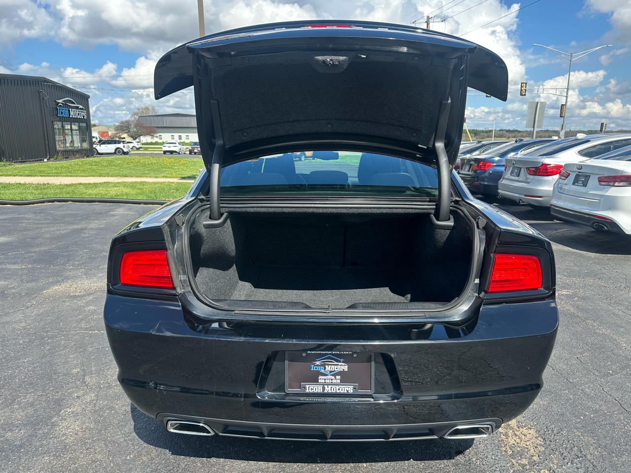 Dodge Charger SE 2012