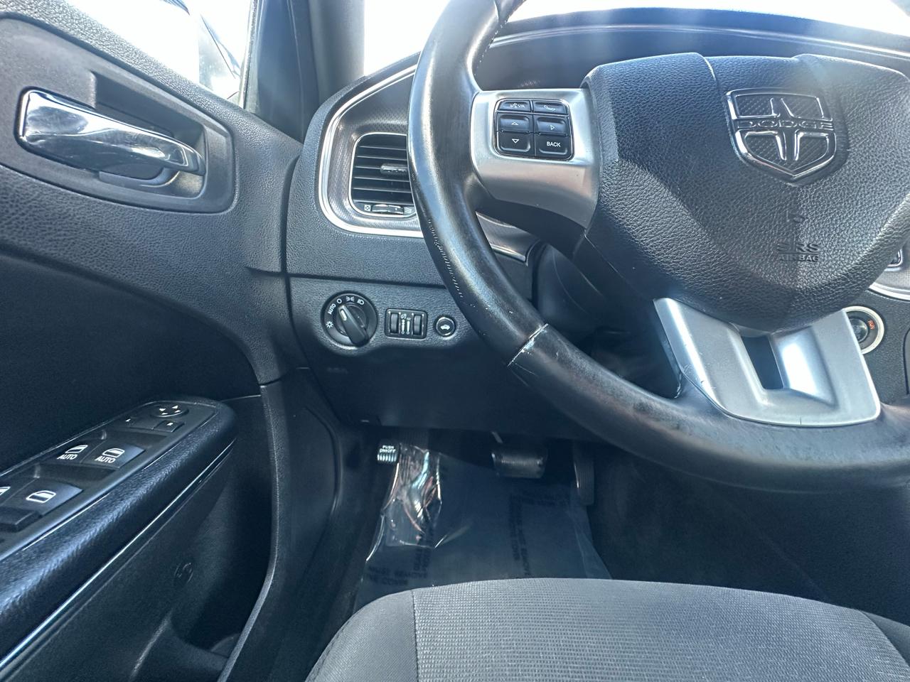 Dodge Charger SE 2012