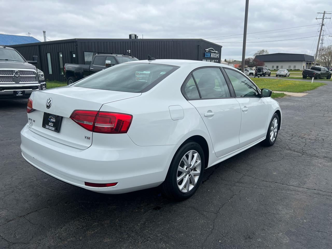 Volkswagen Jetta SE 6A 2015