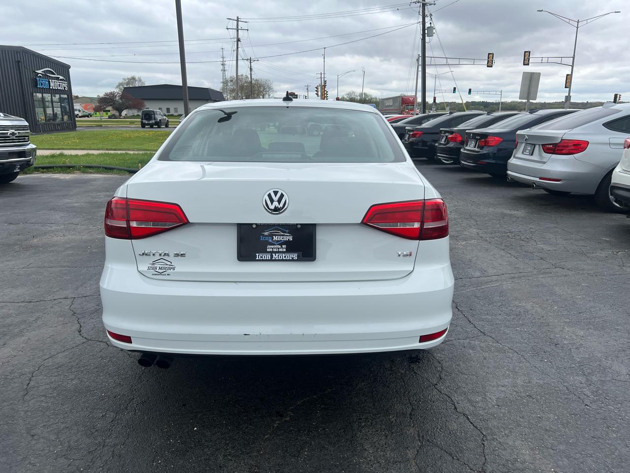 Volkswagen Jetta SE 6A 2015