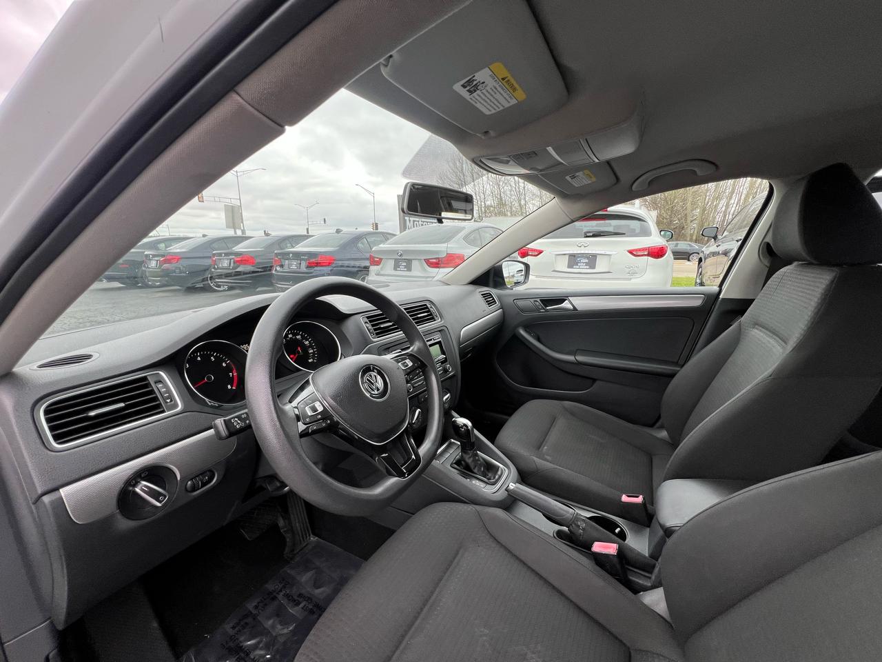 Volkswagen Jetta SE 6A 2015