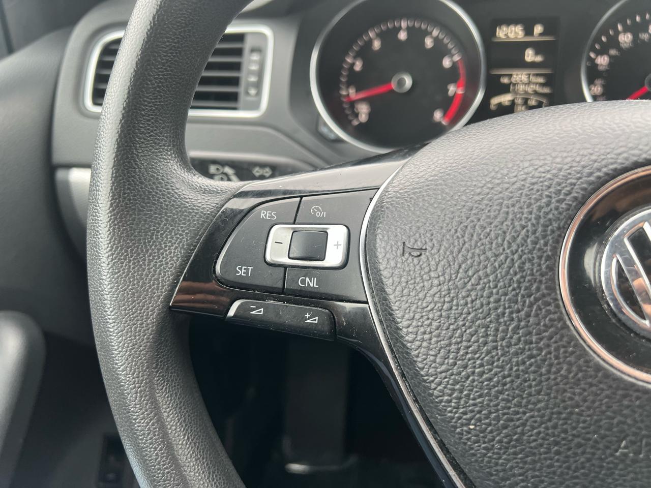 Volkswagen Jetta SE 6A 2015