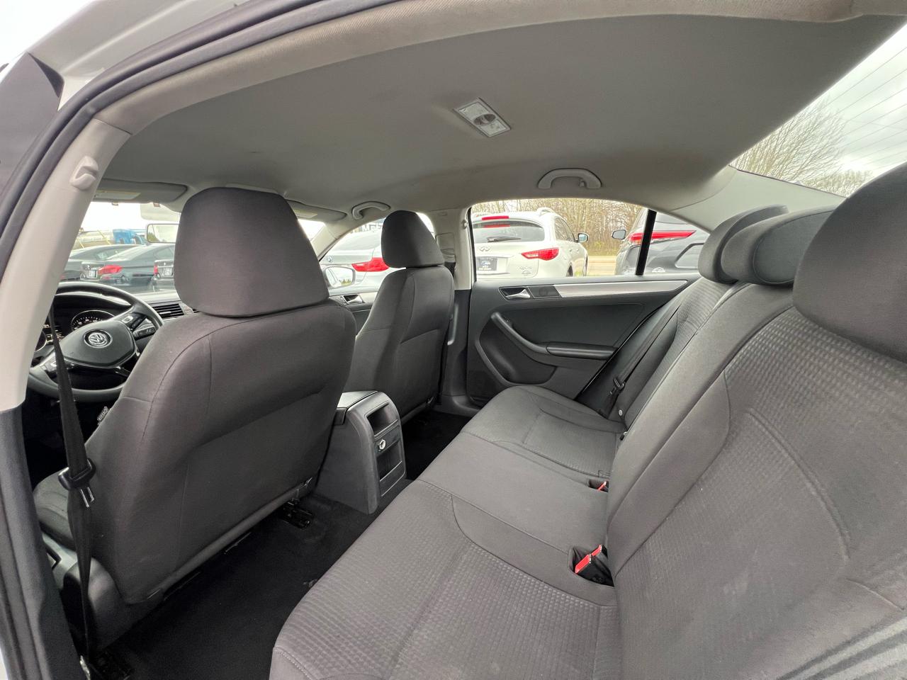 Volkswagen Jetta SE 6A 2015