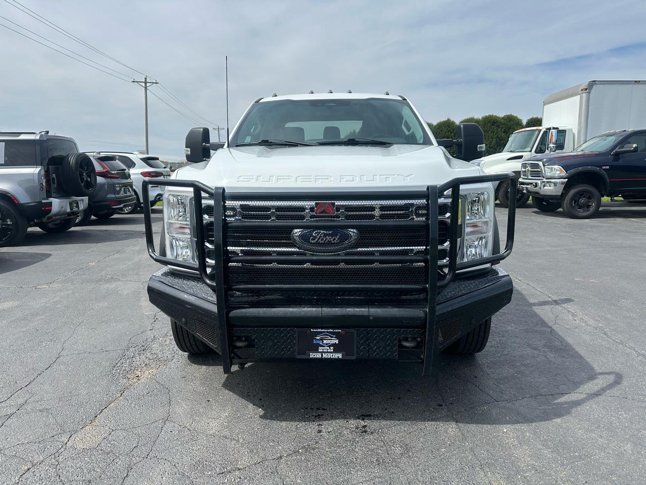 Ford F-550 Crew Cab DRW 2023