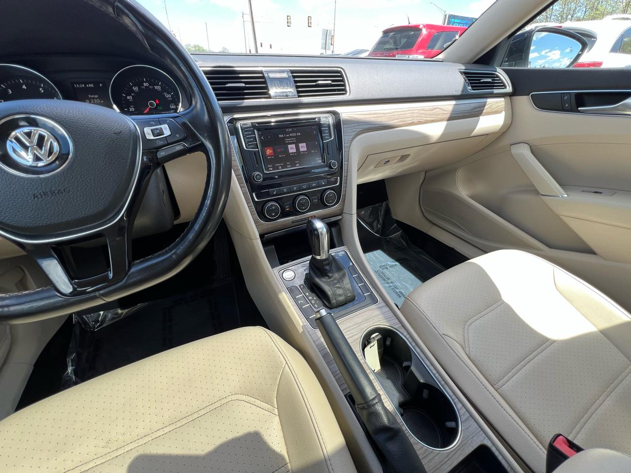 Volkswagen Passat SE 2018