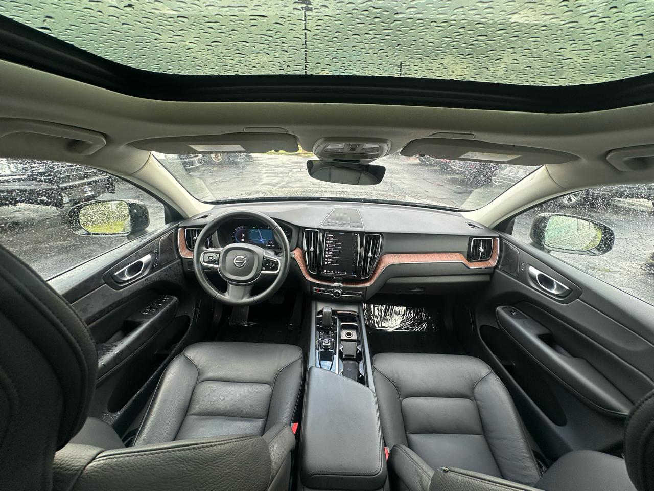 Volvo XC60 B5 Plus Dark AWD 2024