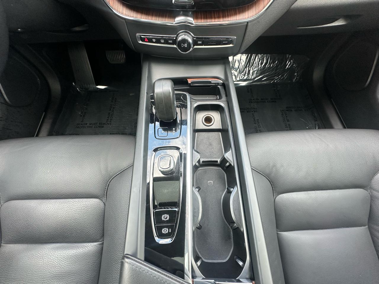 Volvo XC60 B5 Plus Dark AWD 2024