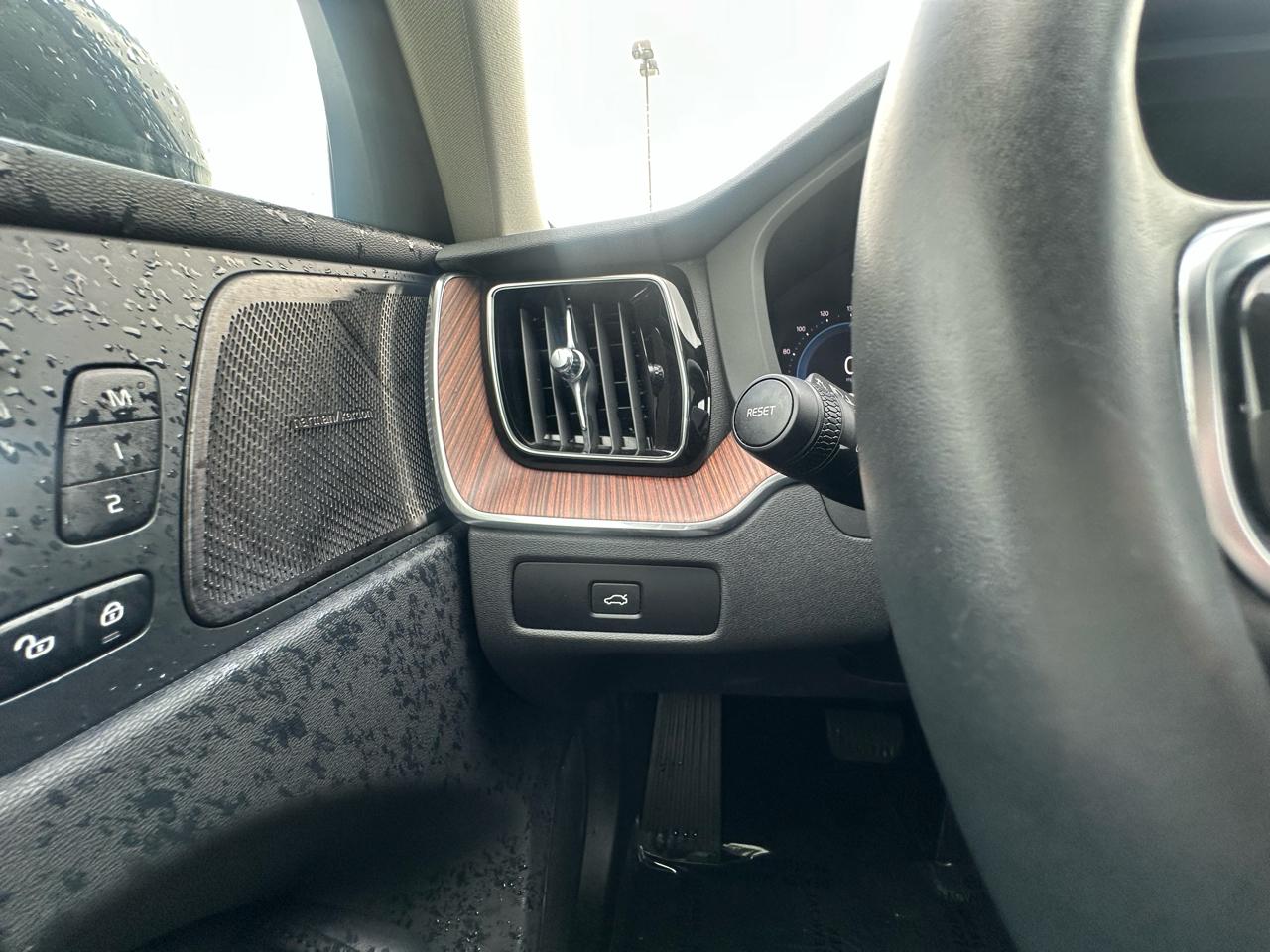 Volvo XC60 B5 Plus Dark AWD 2024