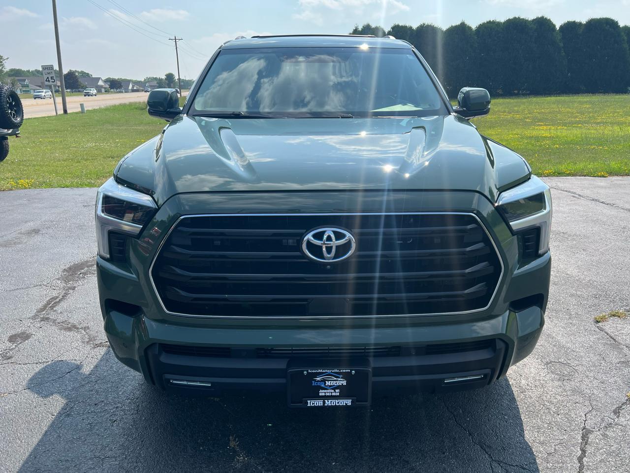 Toyota Sequoia SR5 4WD 2023
