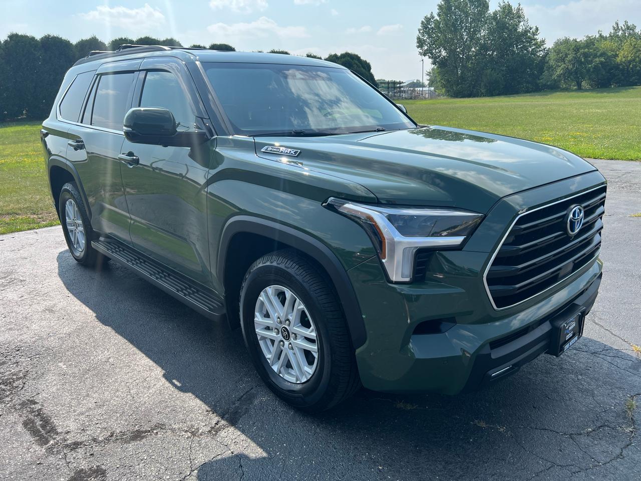 Toyota Sequoia SR5 4WD 2023