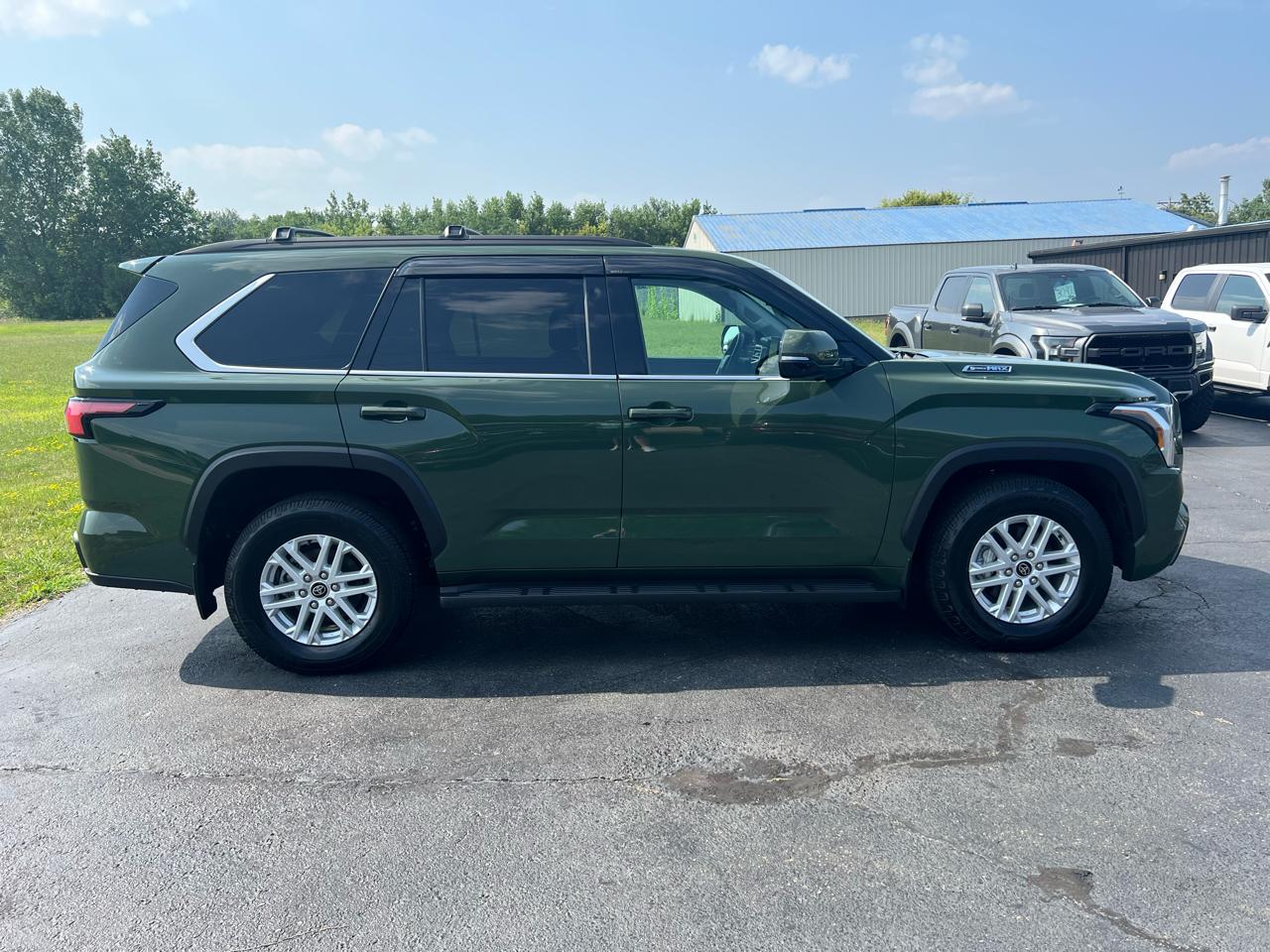 Toyota Sequoia SR5 4WD 2023