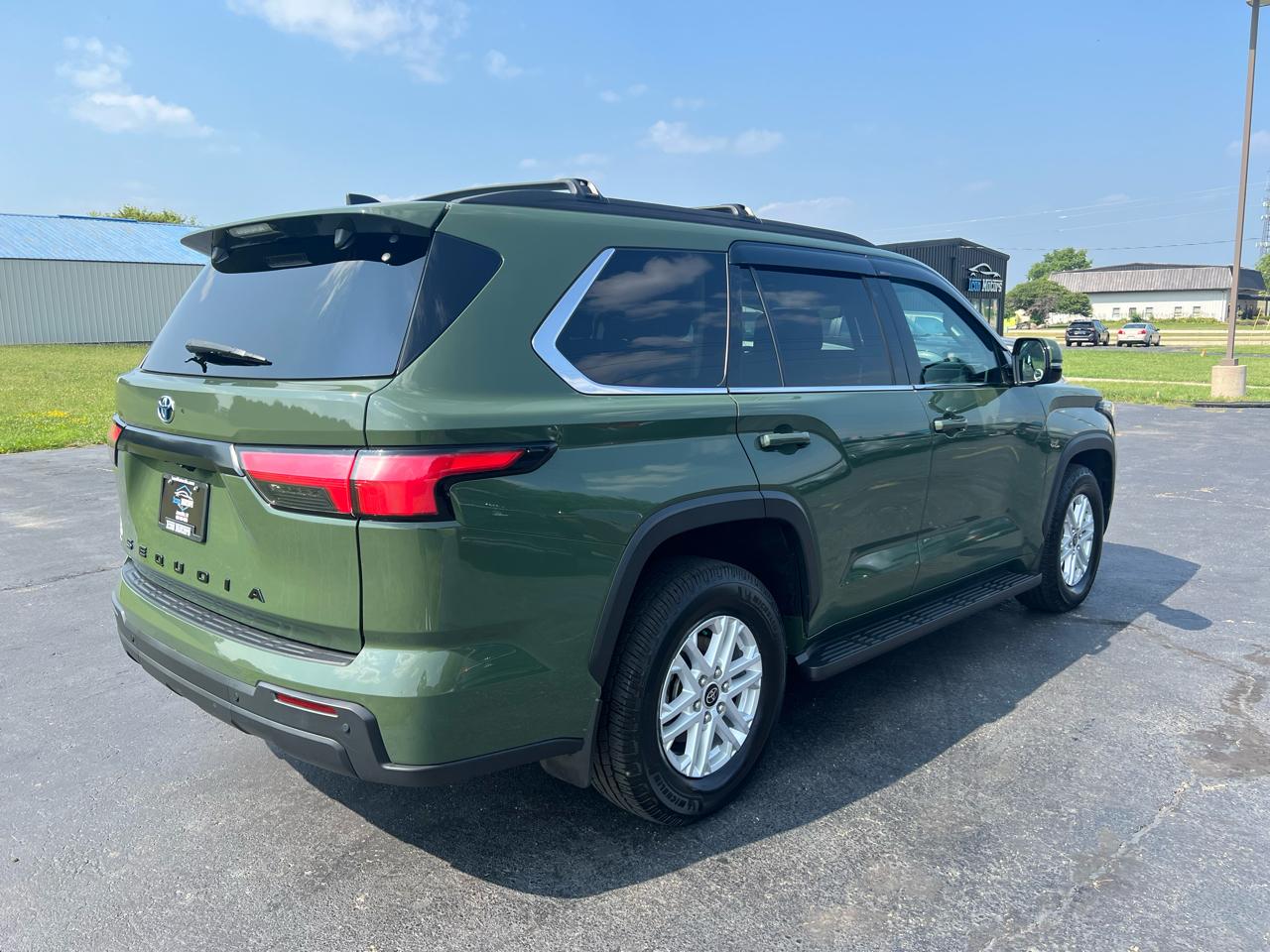 Toyota Sequoia SR5 4WD 2023