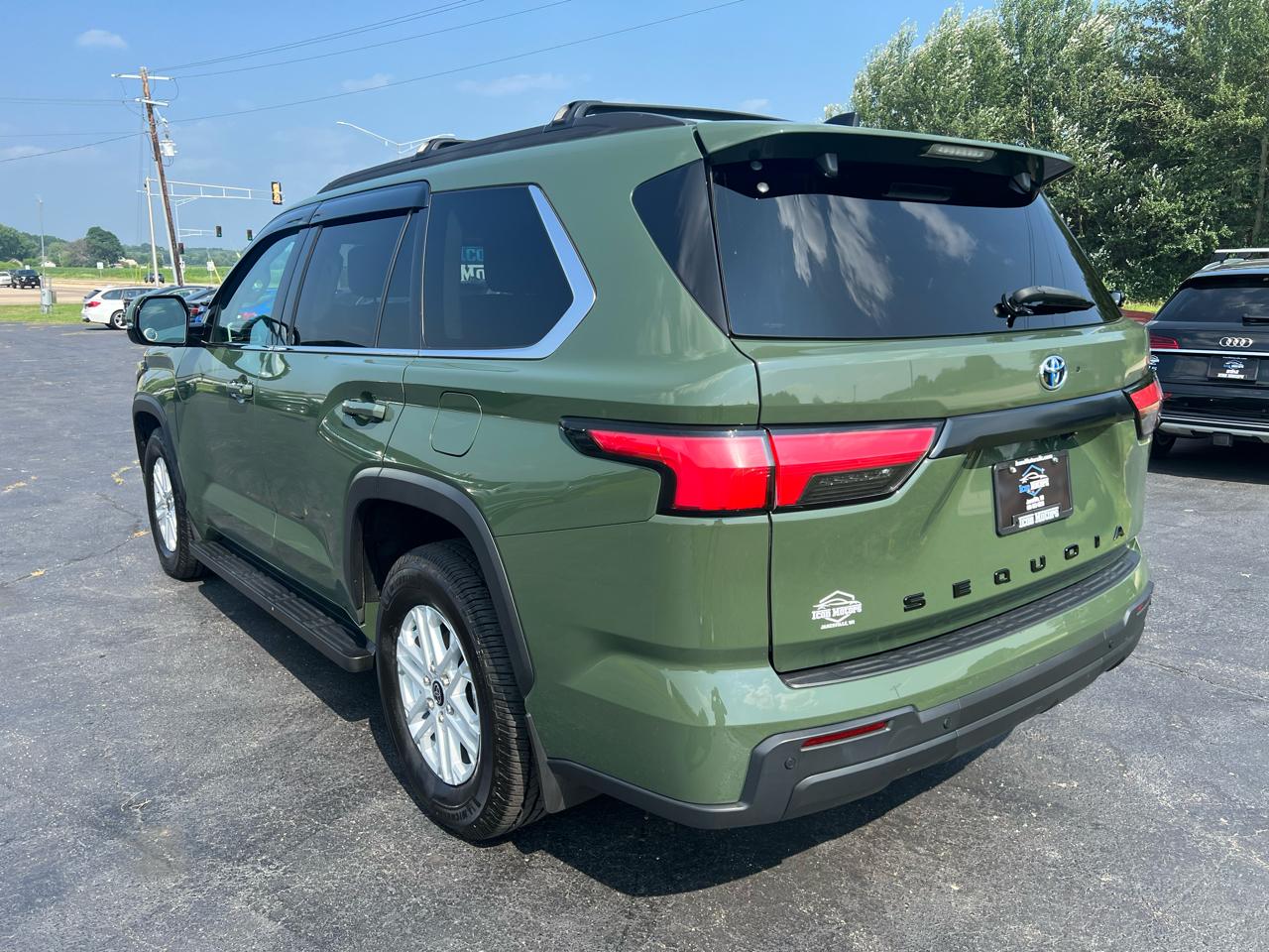 Toyota Sequoia SR5 4WD 2023