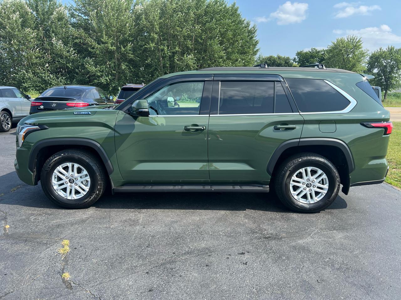 Toyota Sequoia SR5 4WD 2023
