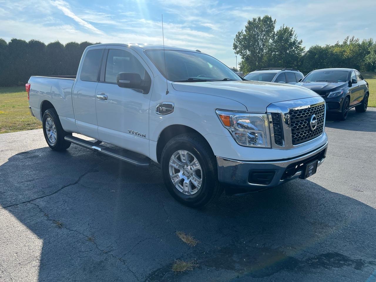 Nissan Titan SV King Cab 4WD 2017
