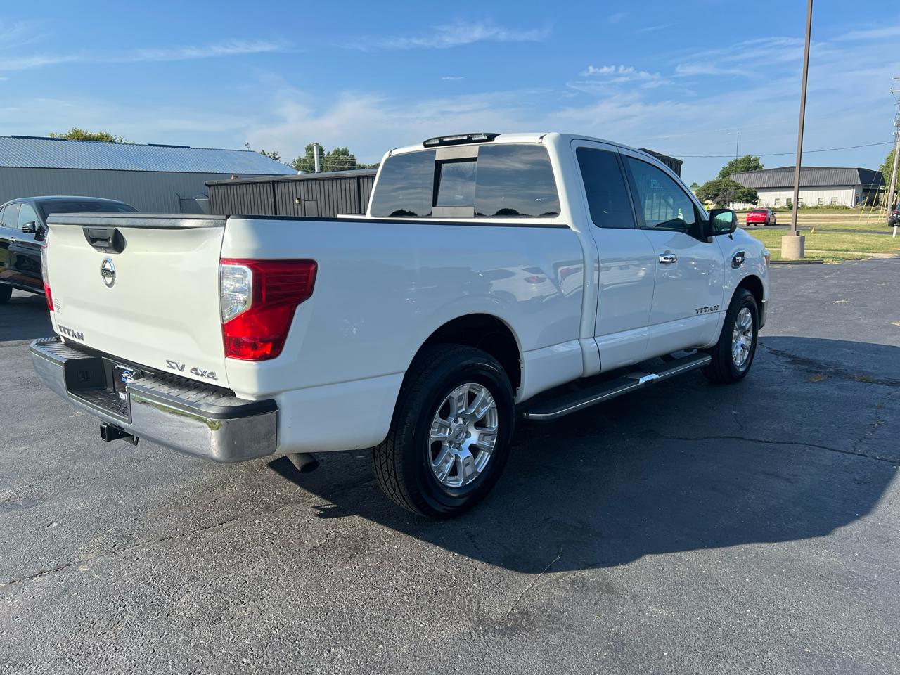 Nissan Titan SV King Cab 4WD 2017
