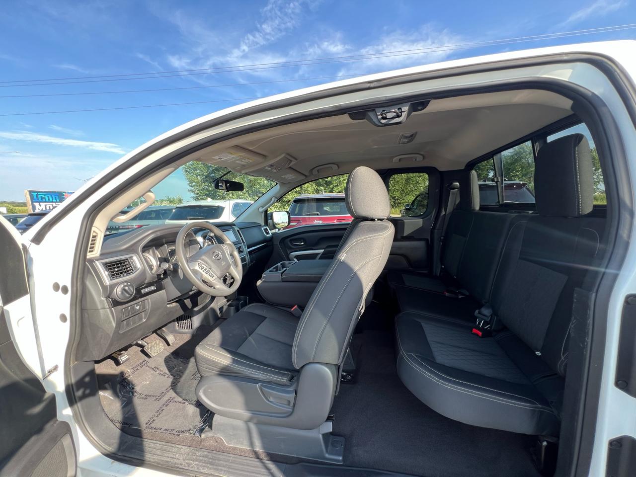 Nissan Titan SV King Cab 4WD 2017