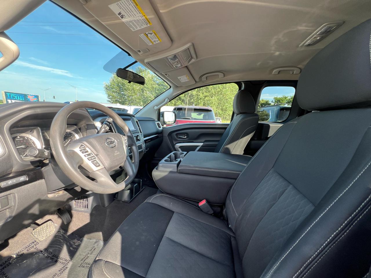 Nissan Titan SV King Cab 4WD 2017