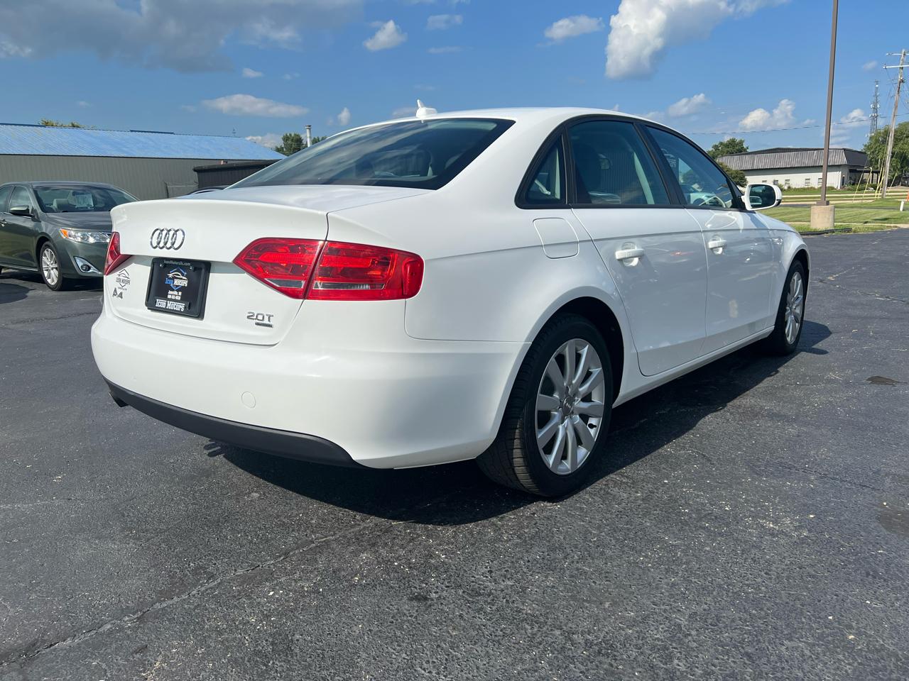 Audi A4 2.0T Sedan quattro Tiptronic 2012