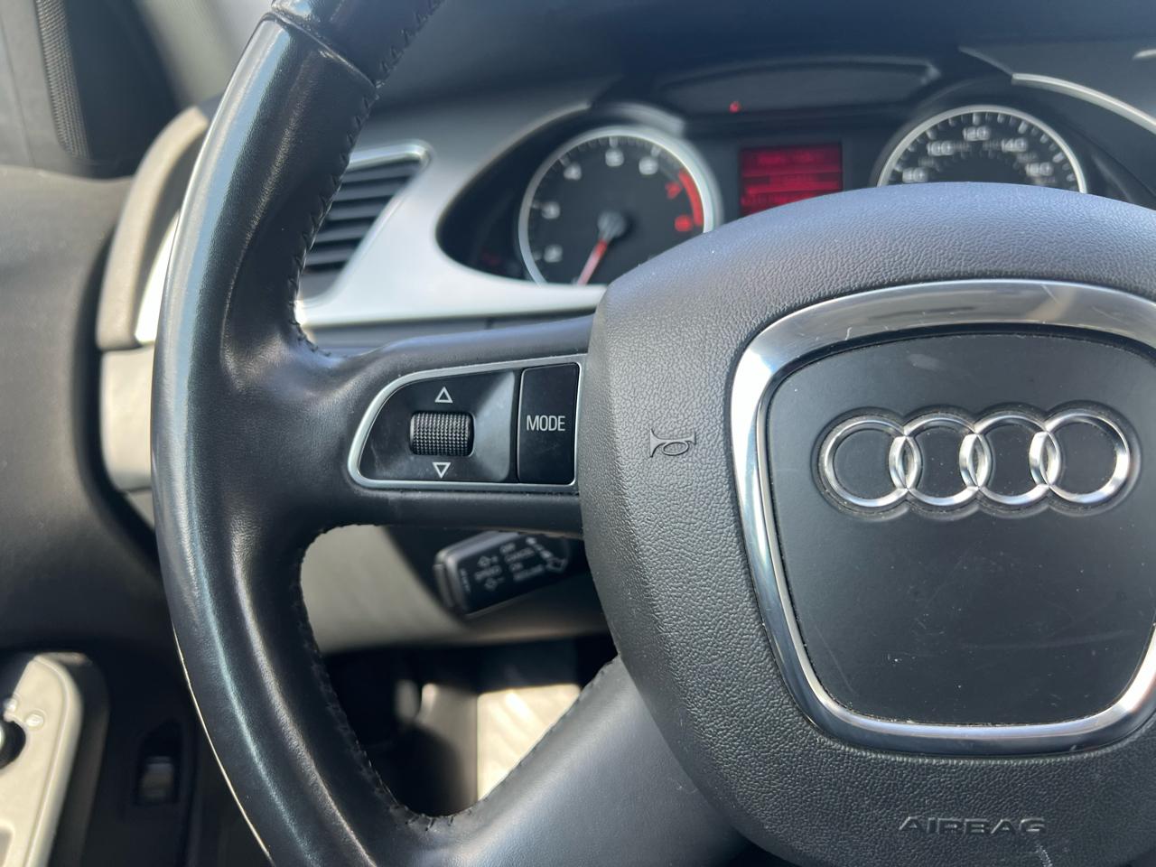Audi A4 2.0T Sedan quattro Tiptronic 2012