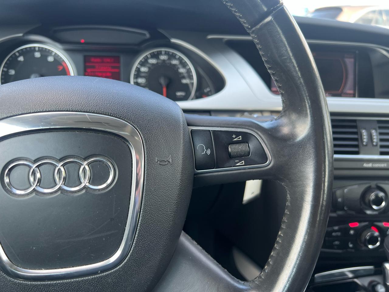 Audi A4 2.0T Sedan quattro Tiptronic 2012