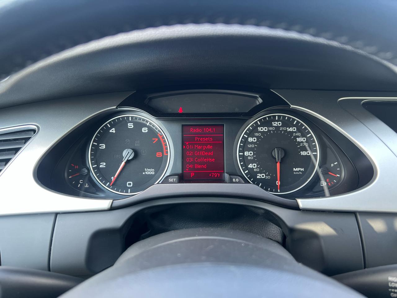 Audi A4 2.0T Sedan quattro Tiptronic 2012