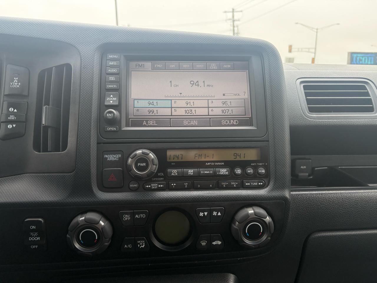 Honda Ridgeline RTL w/ Navigation 2009