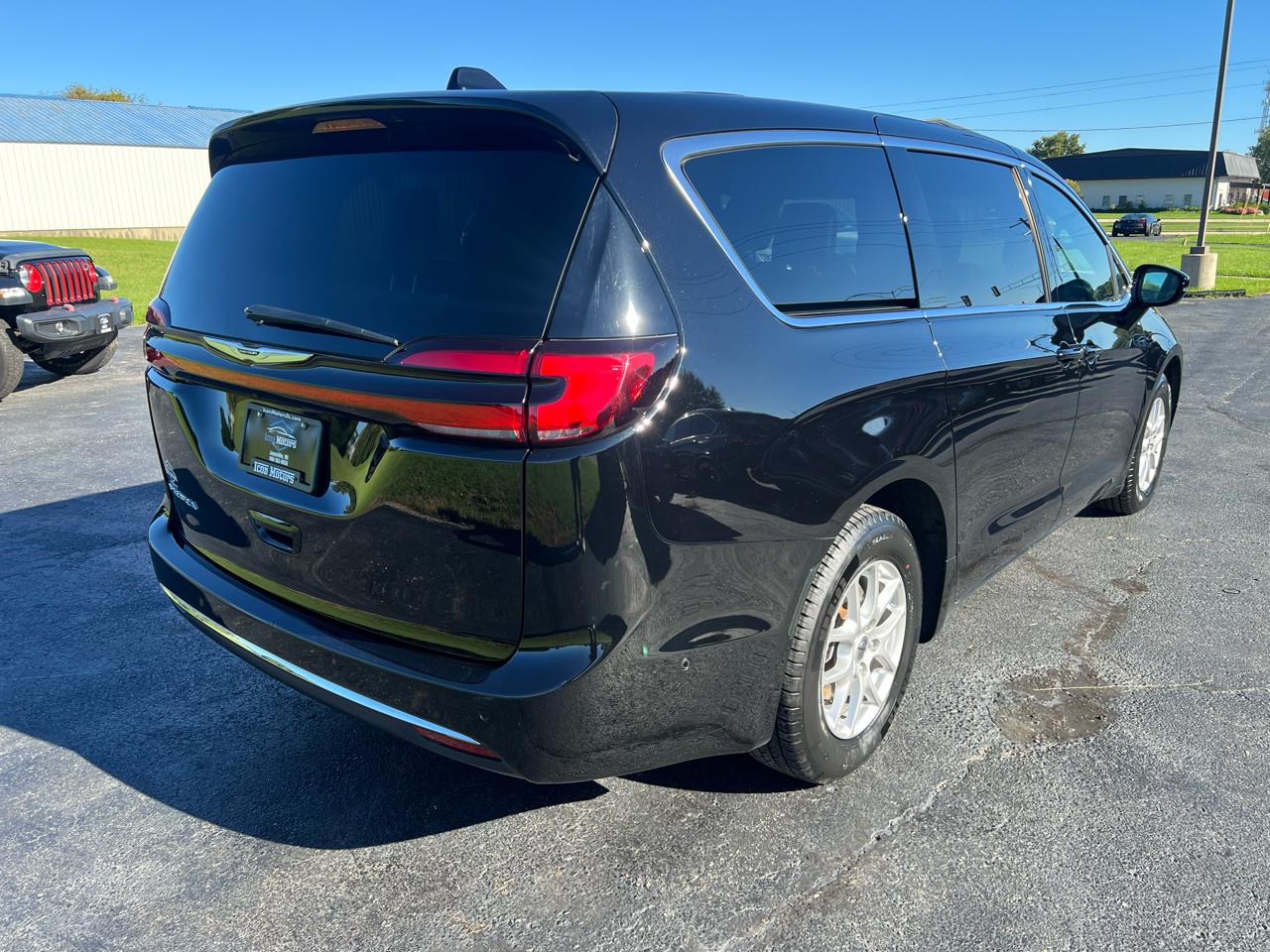 Chrysler Pacifica photo 5