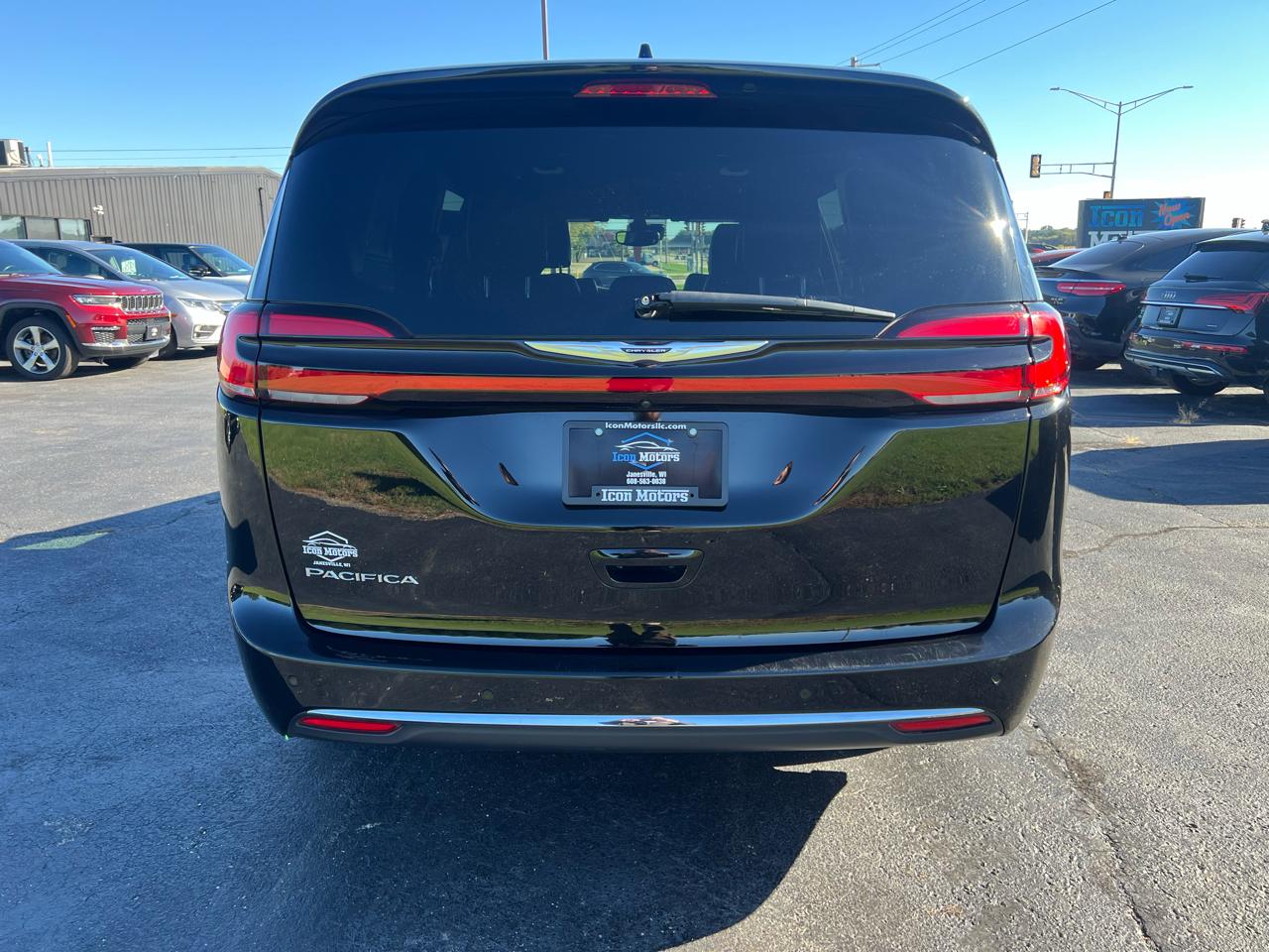 Chrysler Pacifica photo 6