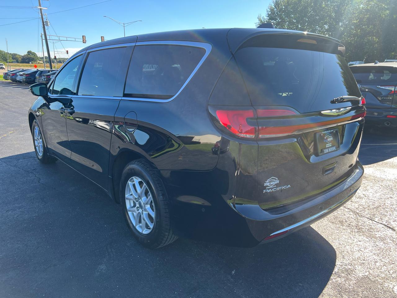 Chrysler Pacifica photo 7
