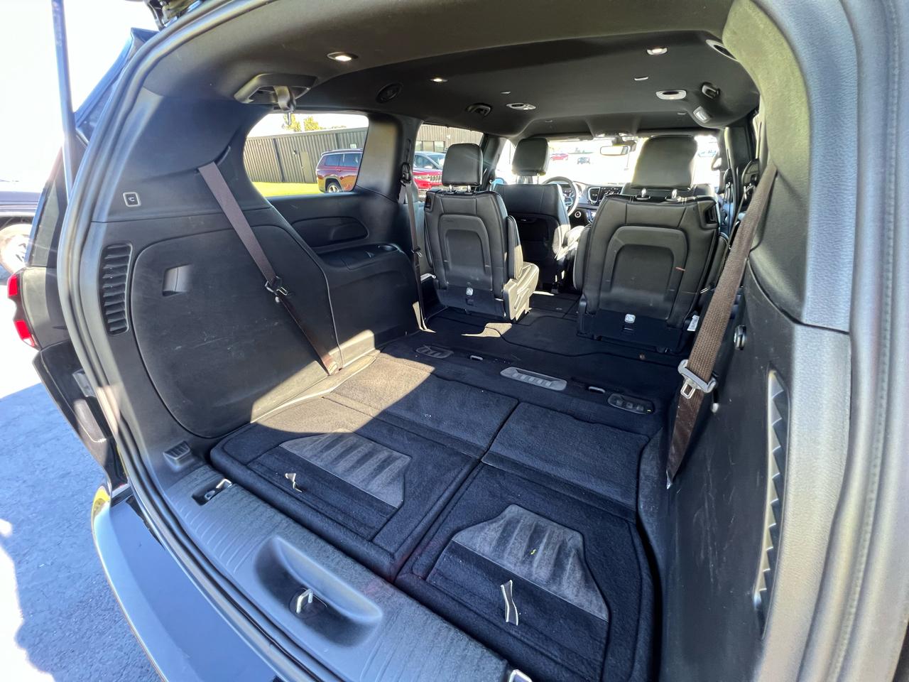 Chrysler Pacifica photo 10